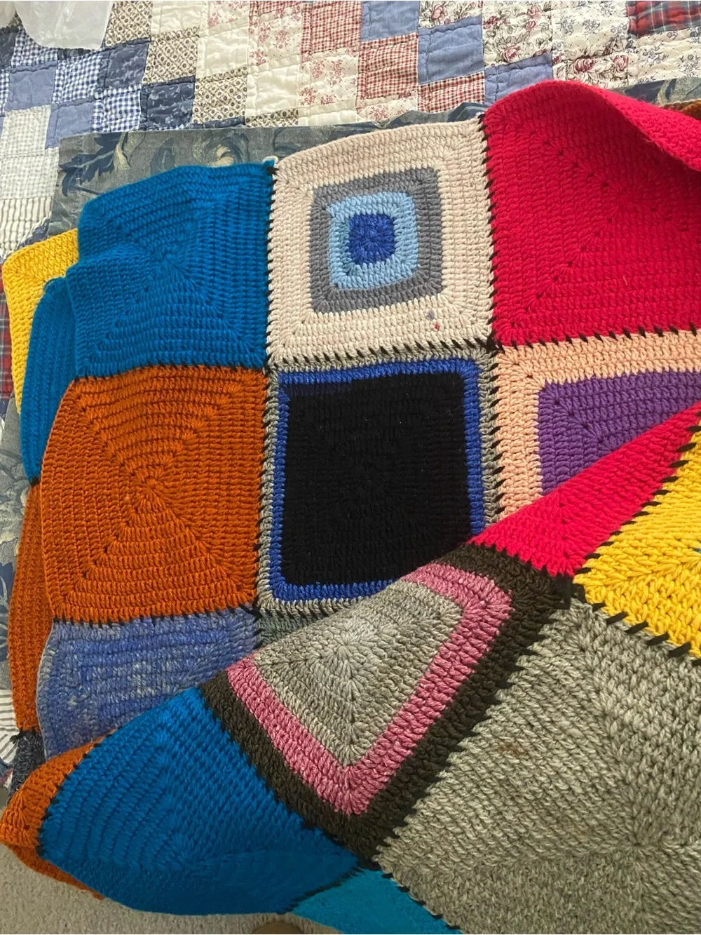 Handmade Pattern Knitted Quilt Good Quality For Full Size to keep throw on Couch
